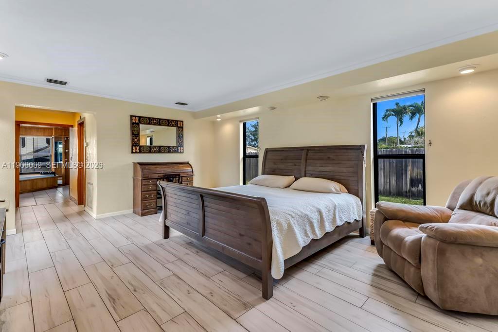 HOLLYWOOD HILLS SECOND AD - Residential