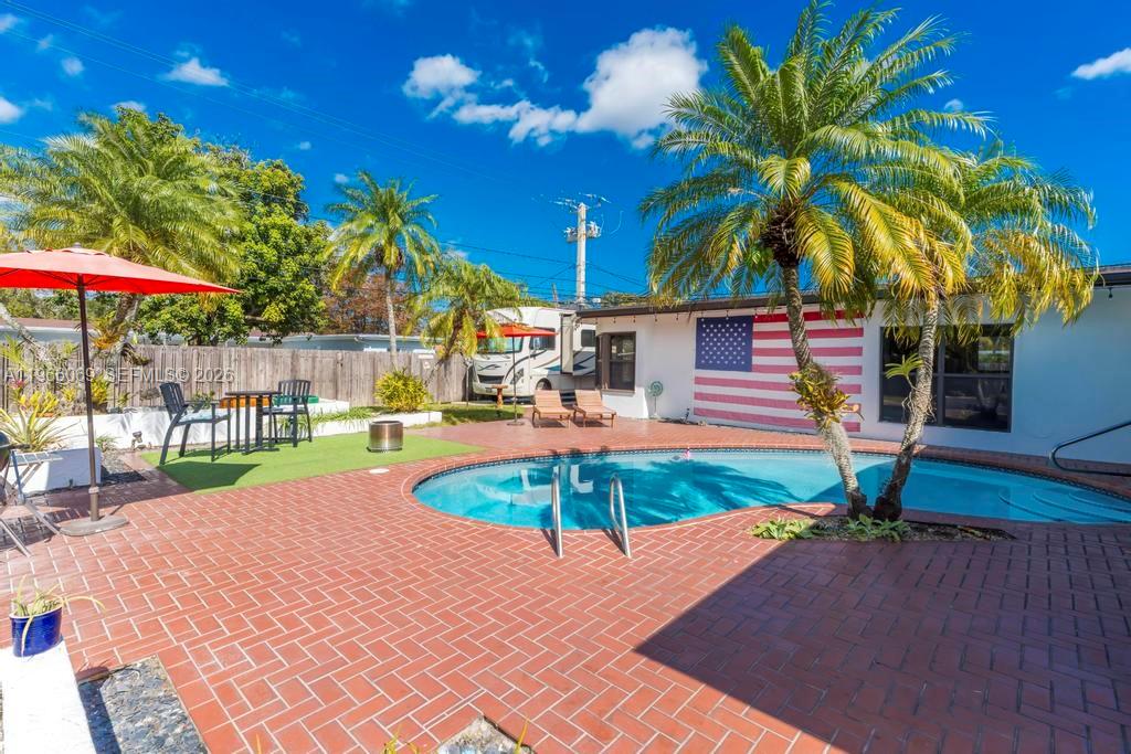 HOLLYWOOD HILLS SECOND AD - Residential