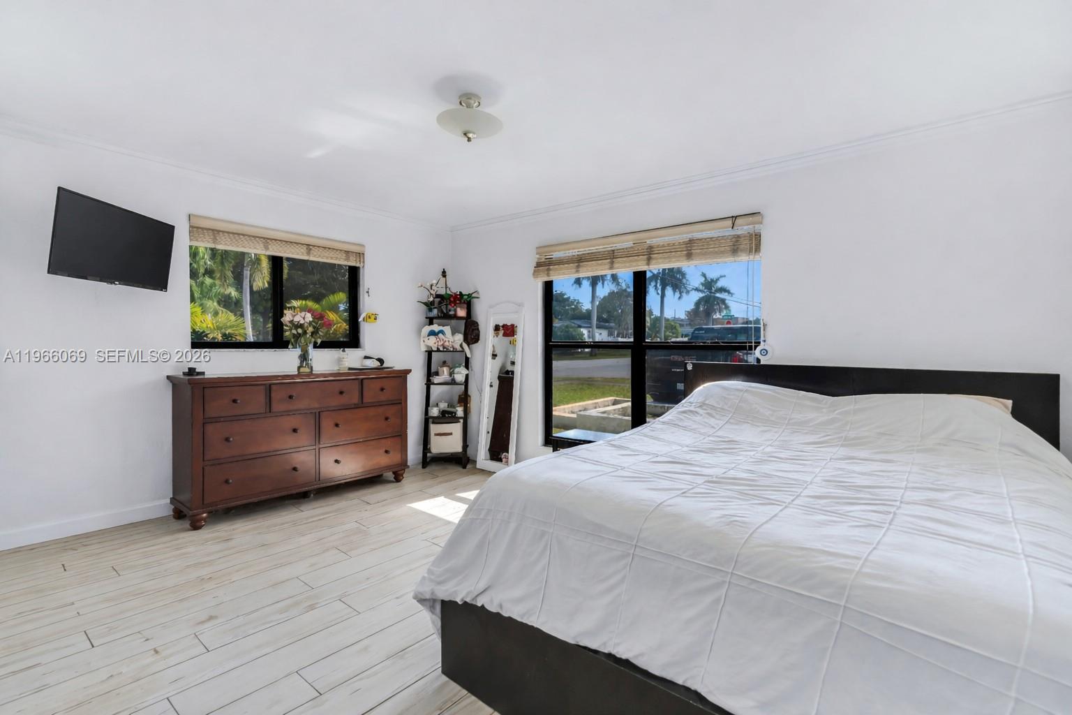 HOLLYWOOD HILLS SECOND AD - Residential