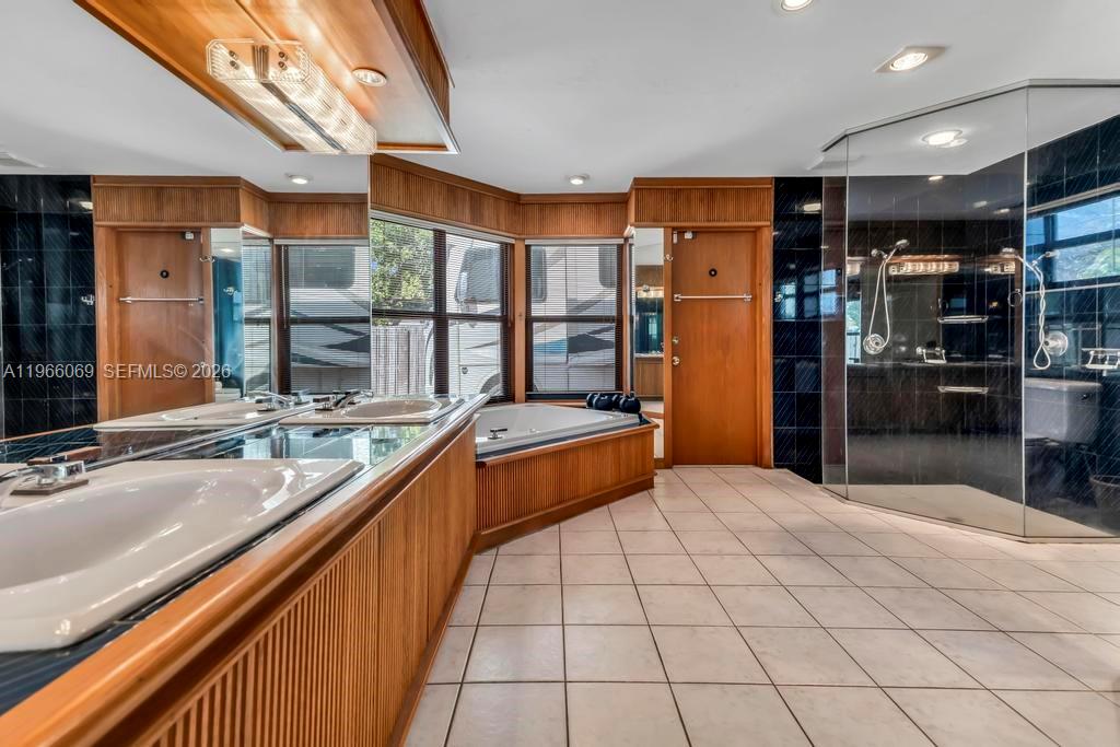 HOLLYWOOD HILLS SECOND AD - Residential