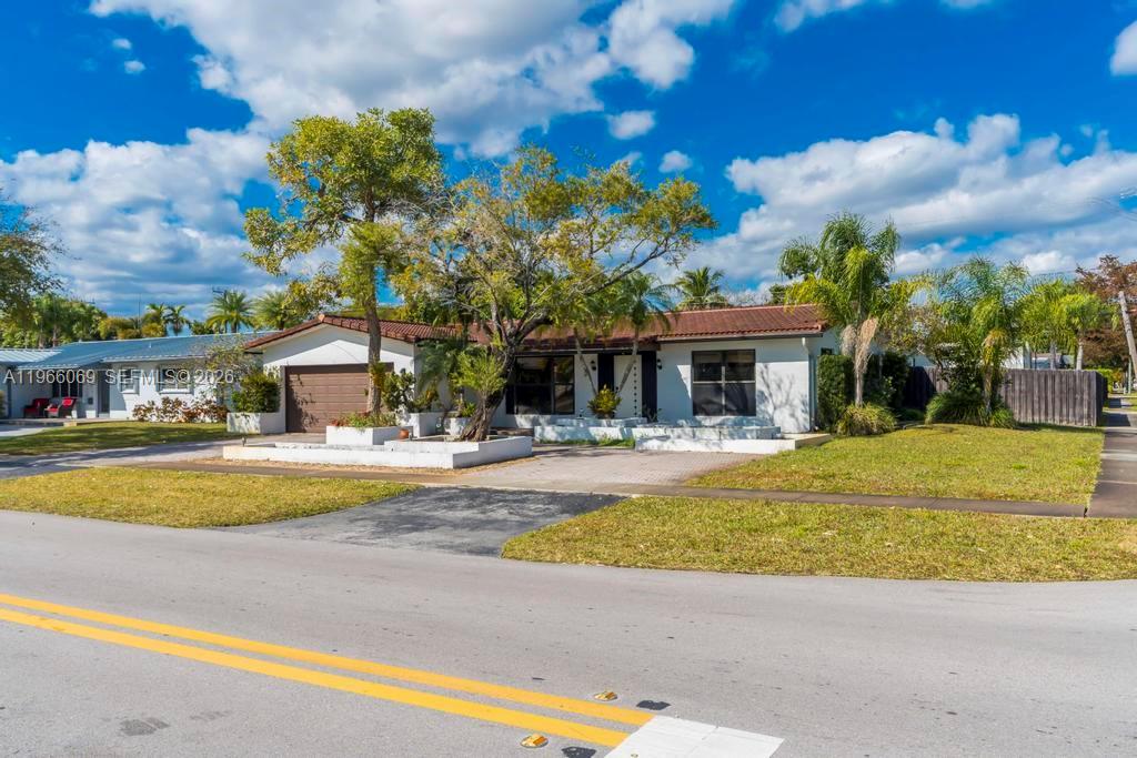 HOLLYWOOD HILLS SECOND AD - Residential