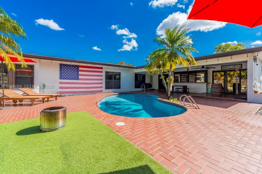 HOLLYWOOD HILLS SECOND AD - Residential