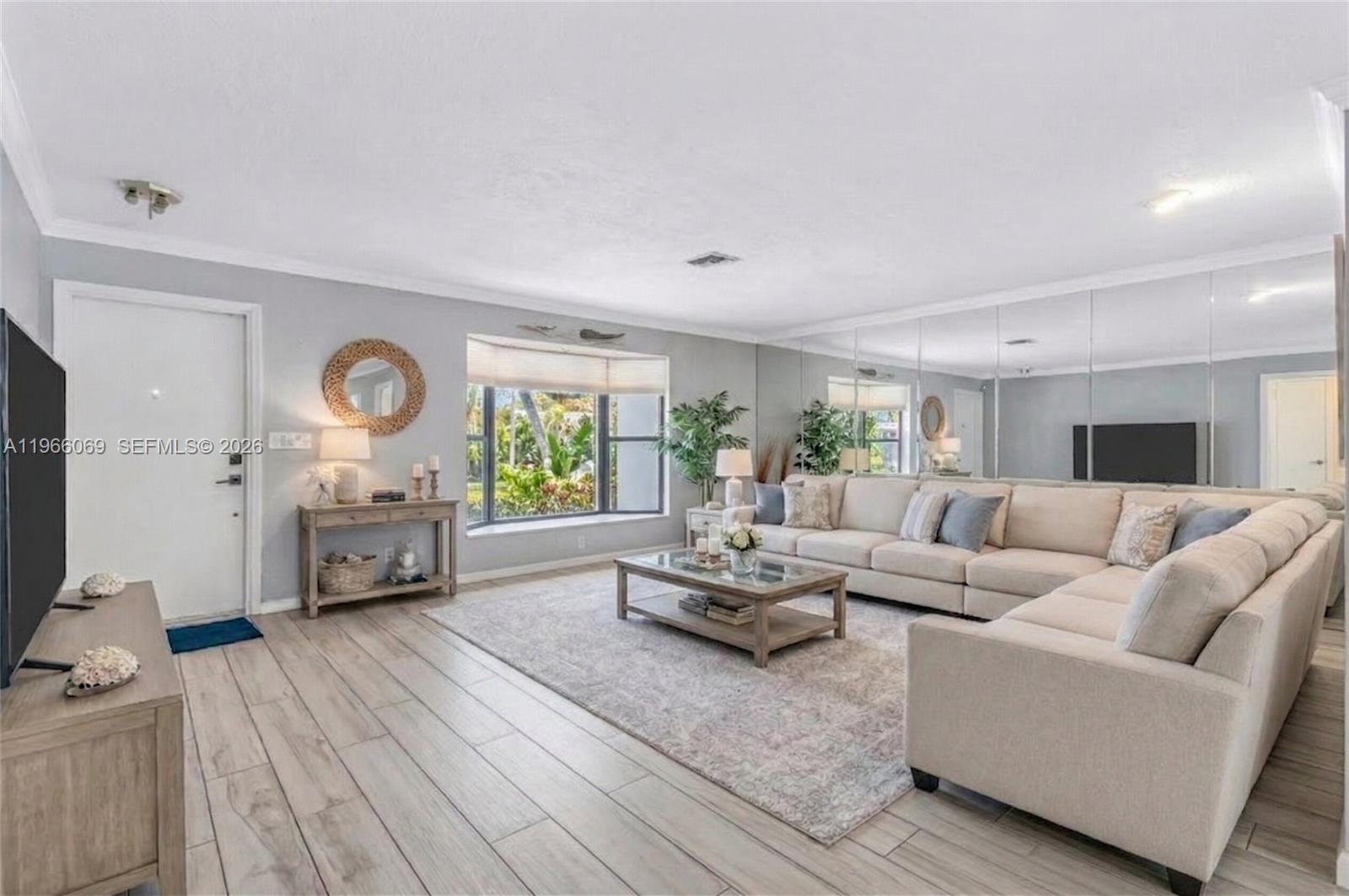 HOLLYWOOD HILLS SECOND AD - Residential