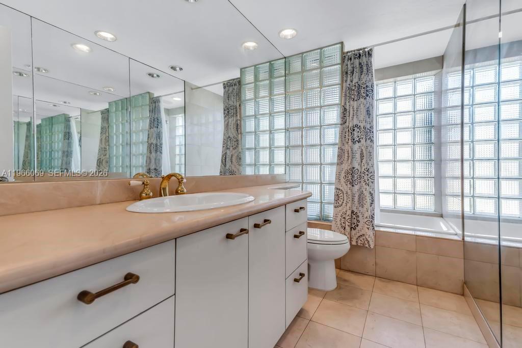 HOLLYWOOD HILLS SECOND AD - Residential