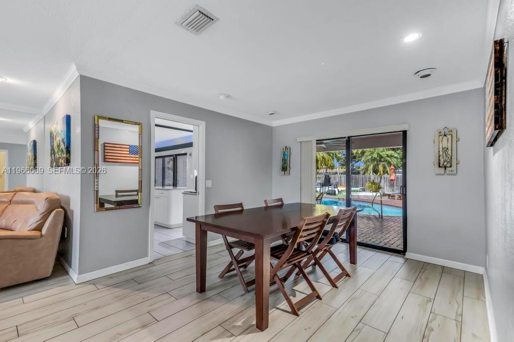 HOLLYWOOD HILLS SECOND AD - Residential