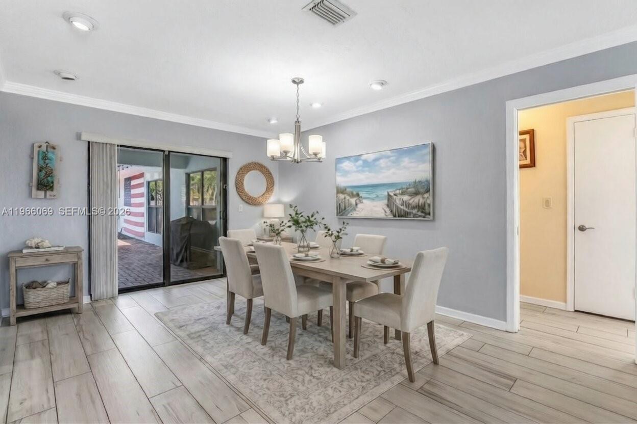 HOLLYWOOD HILLS SECOND AD - Residential