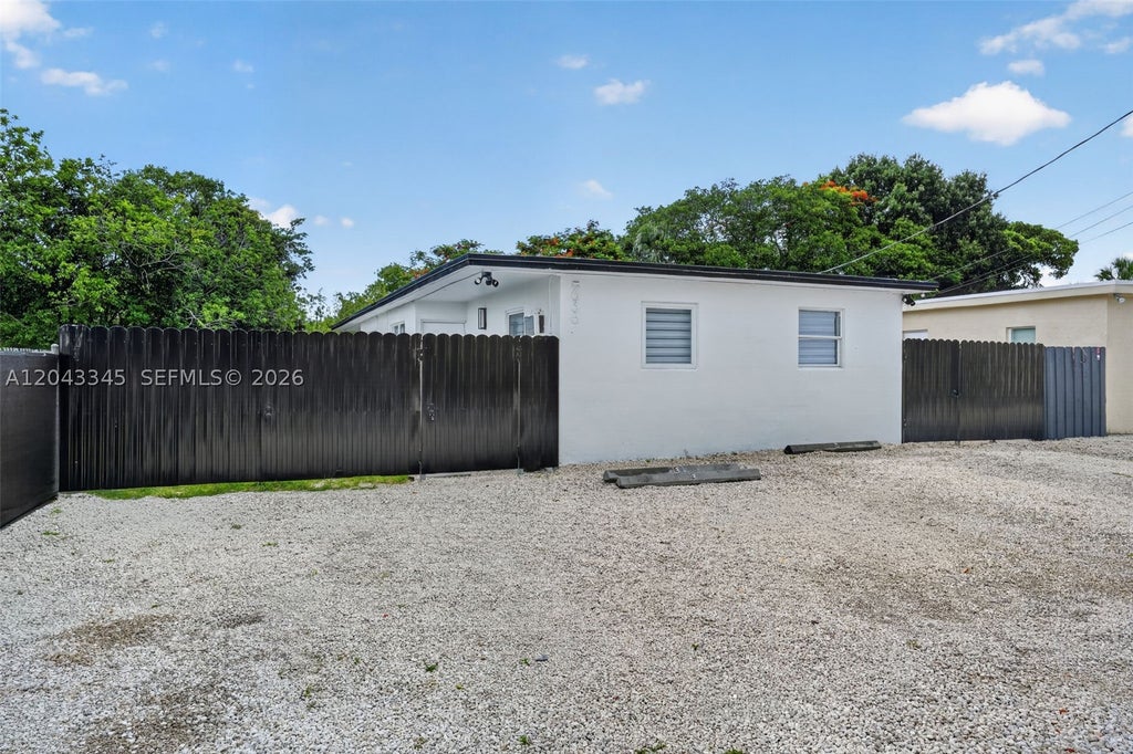 Photo of 636 NW 14th Ter #636, Fort Lauderdale, FL 33311 (MLS # A12043345)