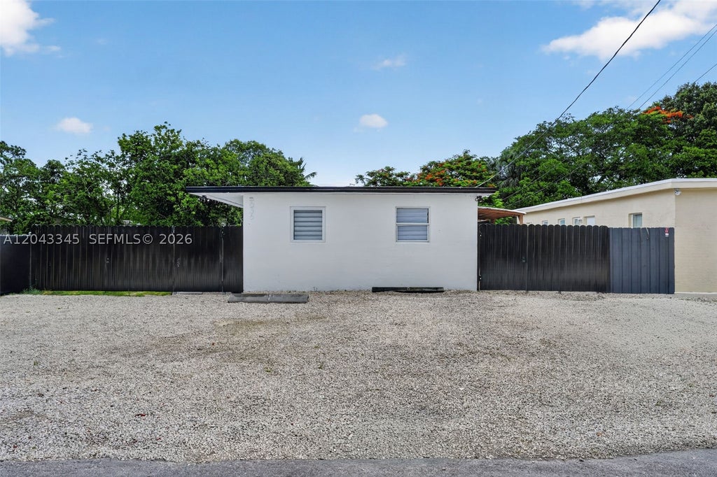 Photo of 636 NW 14th Ter #636, Fort Lauderdale, FL 33311 (MLS # A12043345)