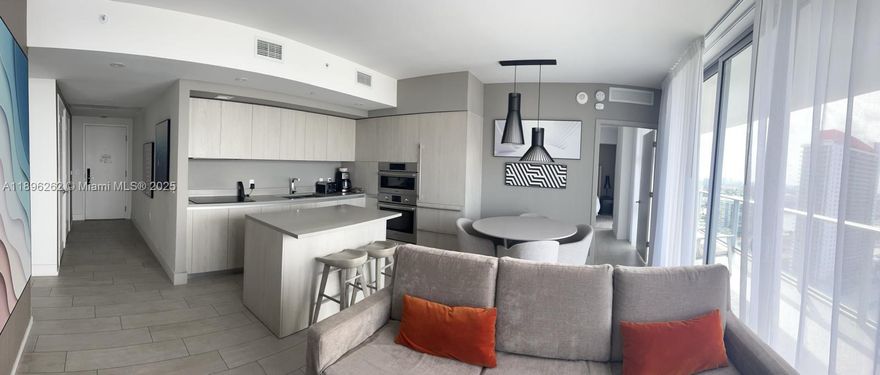 Amazing 3-Bedroom, 2-Bath Fully Furnished Resort-Style Unit!
Located in the prestigious Beach House Condo in Hollywood, Florida, just one block from the beach! Enjoy world-class resort-style amenities, including beach service, two pools, cinema, bar, full gym, tennis and squash courts, spa, concierge, valet parking, and 24-hour security.
Perfectly situated minutes from Fort Lauderdale Airport, Miami Airport, Aventura Mall, and Gulfstream Casino & Racetrack.
This unit allows short-term rentals — daily, weekly, or monthly.
Hablamos Español y Falamos Português!