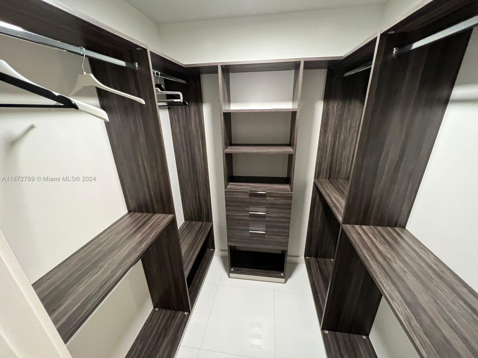 PARAMOUNT MIAMI WORLDCENT - Residential Lease