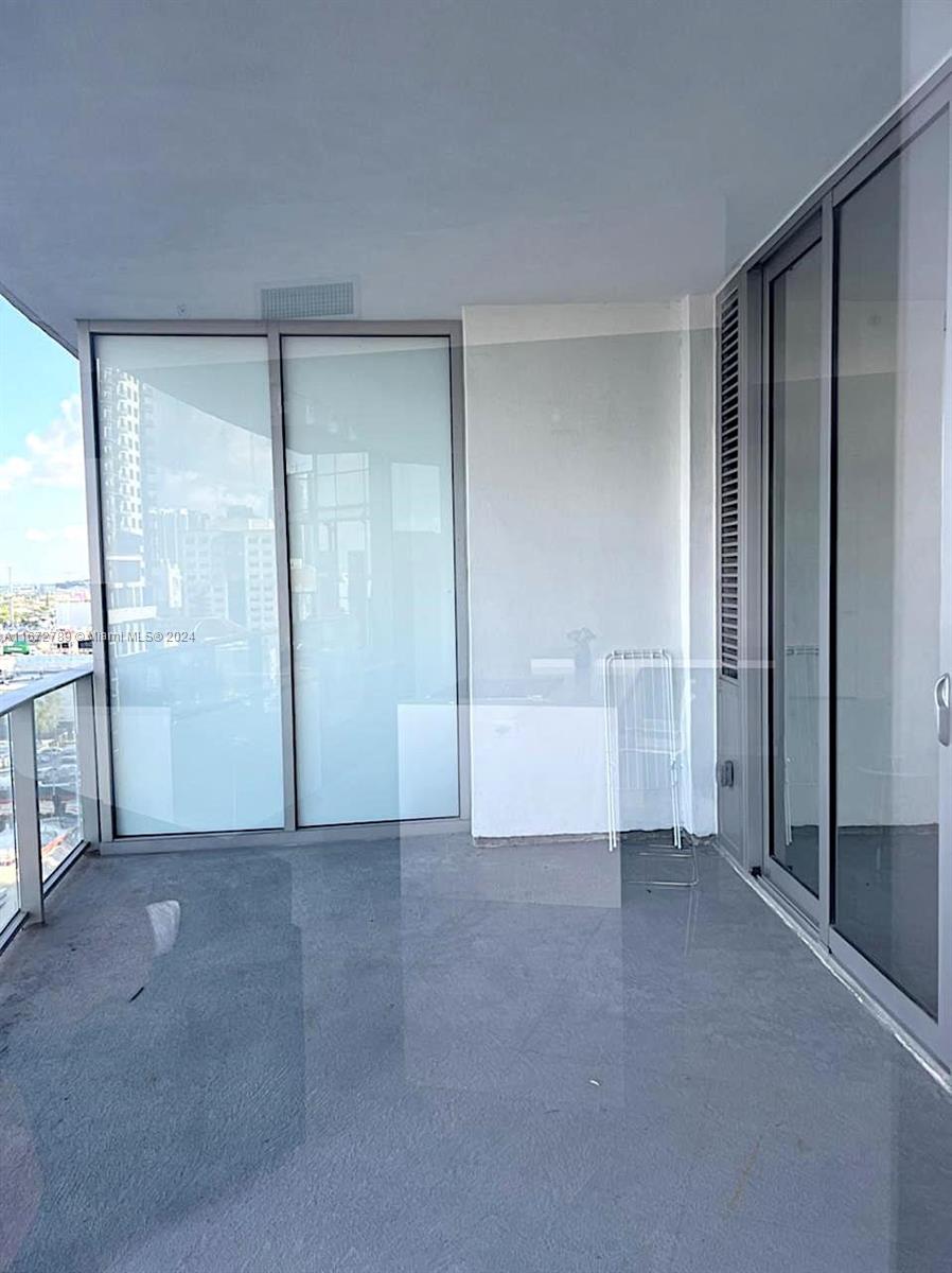 PARAMOUNT MIAMI WORLDCENT - Residential Lease