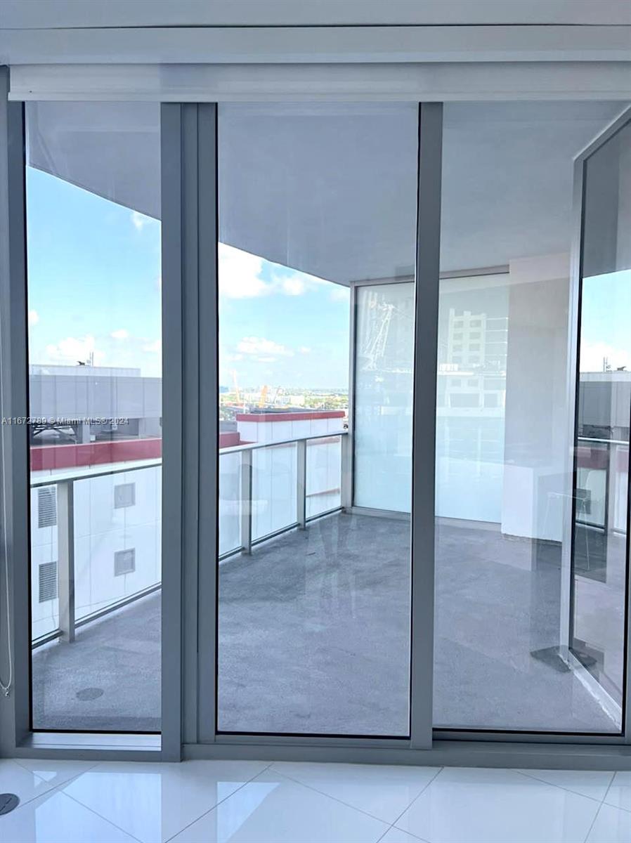 PARAMOUNT MIAMI WORLDCENT - Residential Lease