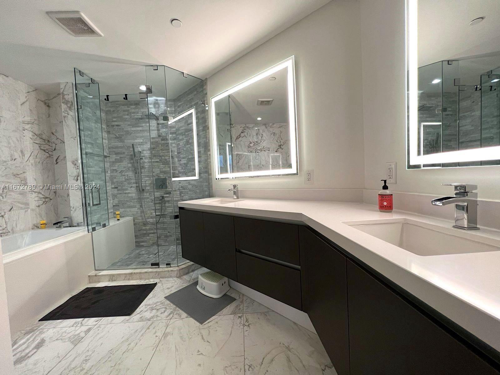 PARAMOUNT MIAMI WORLDCENT - Residential Lease