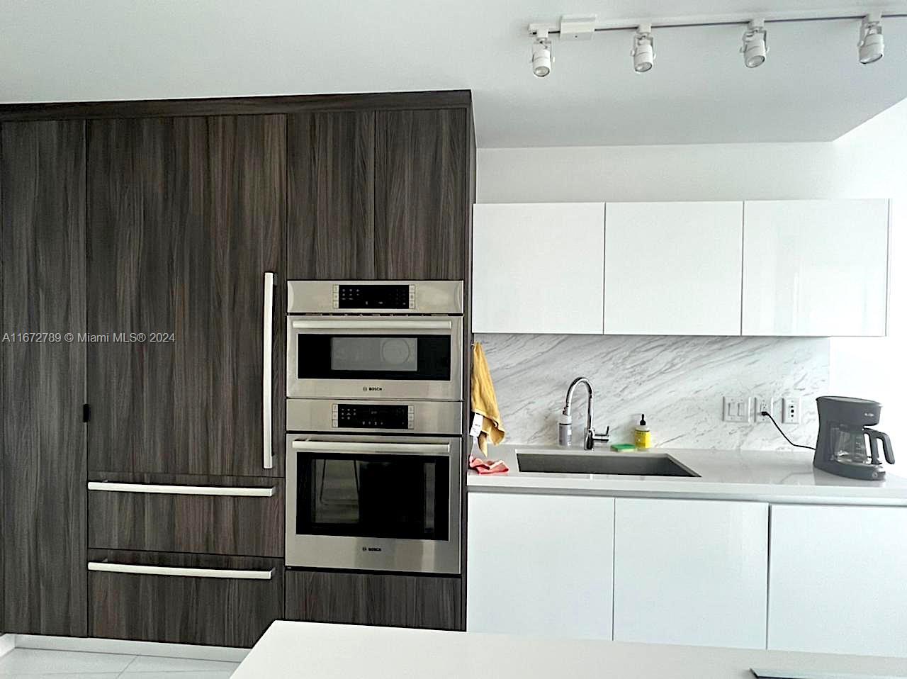 PARAMOUNT MIAMI WORLDCENT - Residential Lease