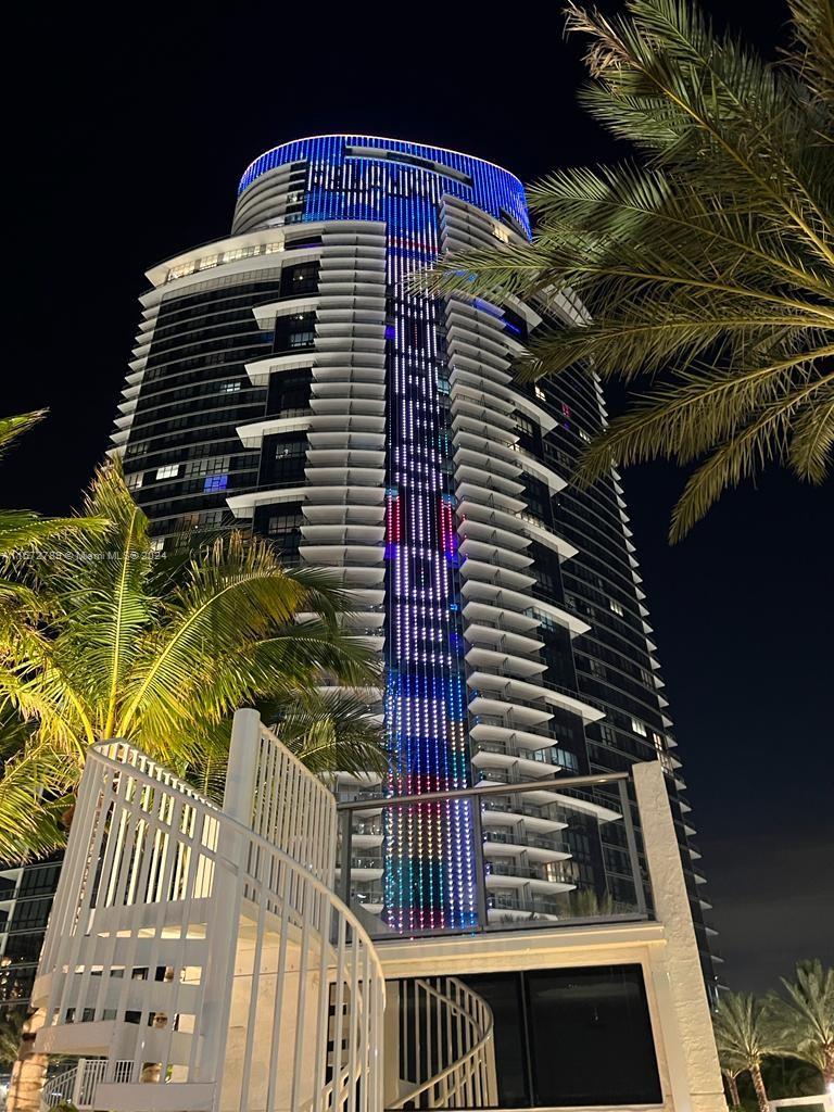 PARAMOUNT MIAMI WORLDCENT - Residential Lease