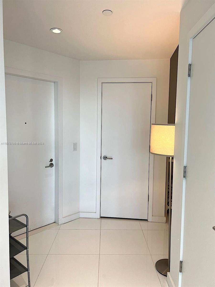 PARAMOUNT MIAMI WORLDCENT - Residential Lease
