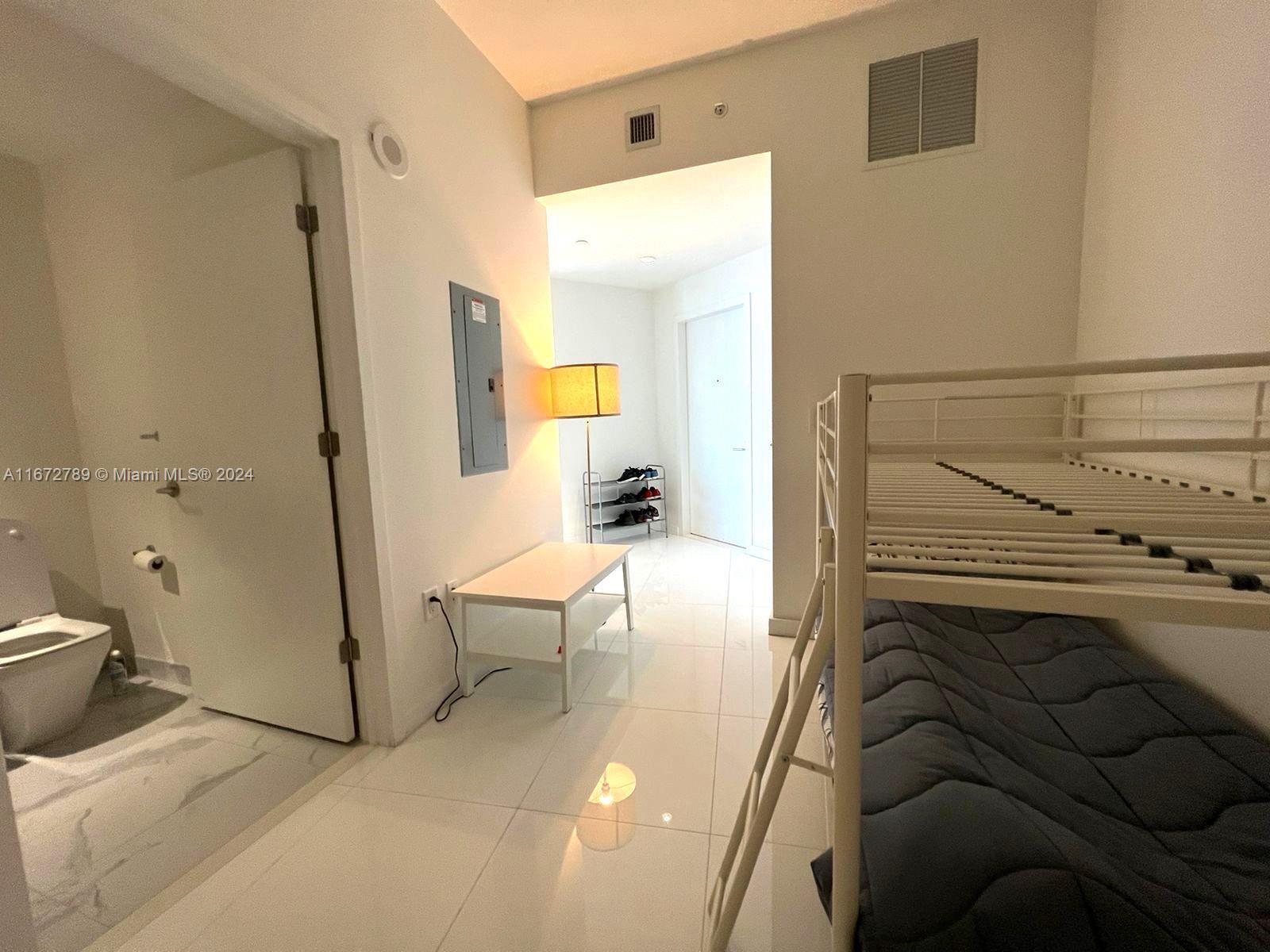 PARAMOUNT MIAMI WORLDCENT - Residential Lease