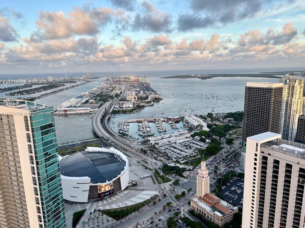 PARAMOUNT MIAMI WORLDCENT - Residential Lease
