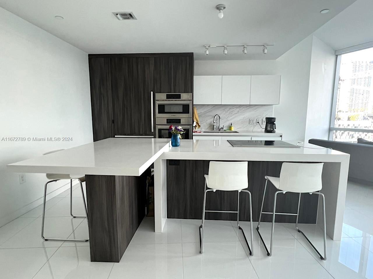 PARAMOUNT MIAMI WORLDCENT - Residential Lease