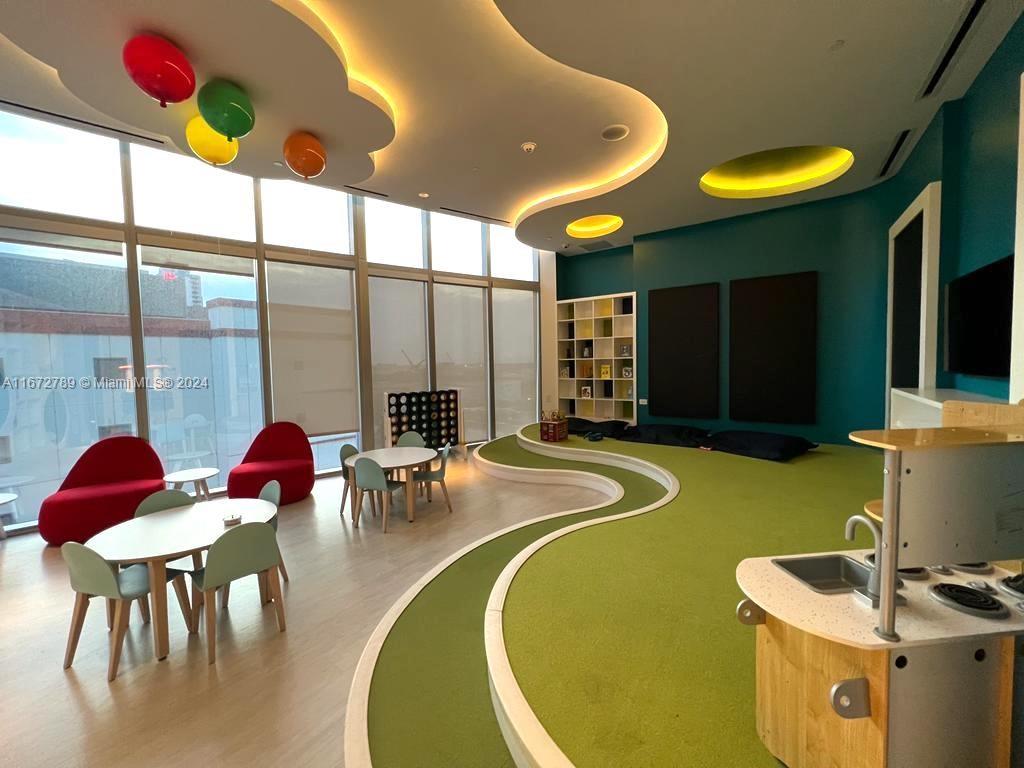 PARAMOUNT MIAMI WORLDCENT - Residential Lease