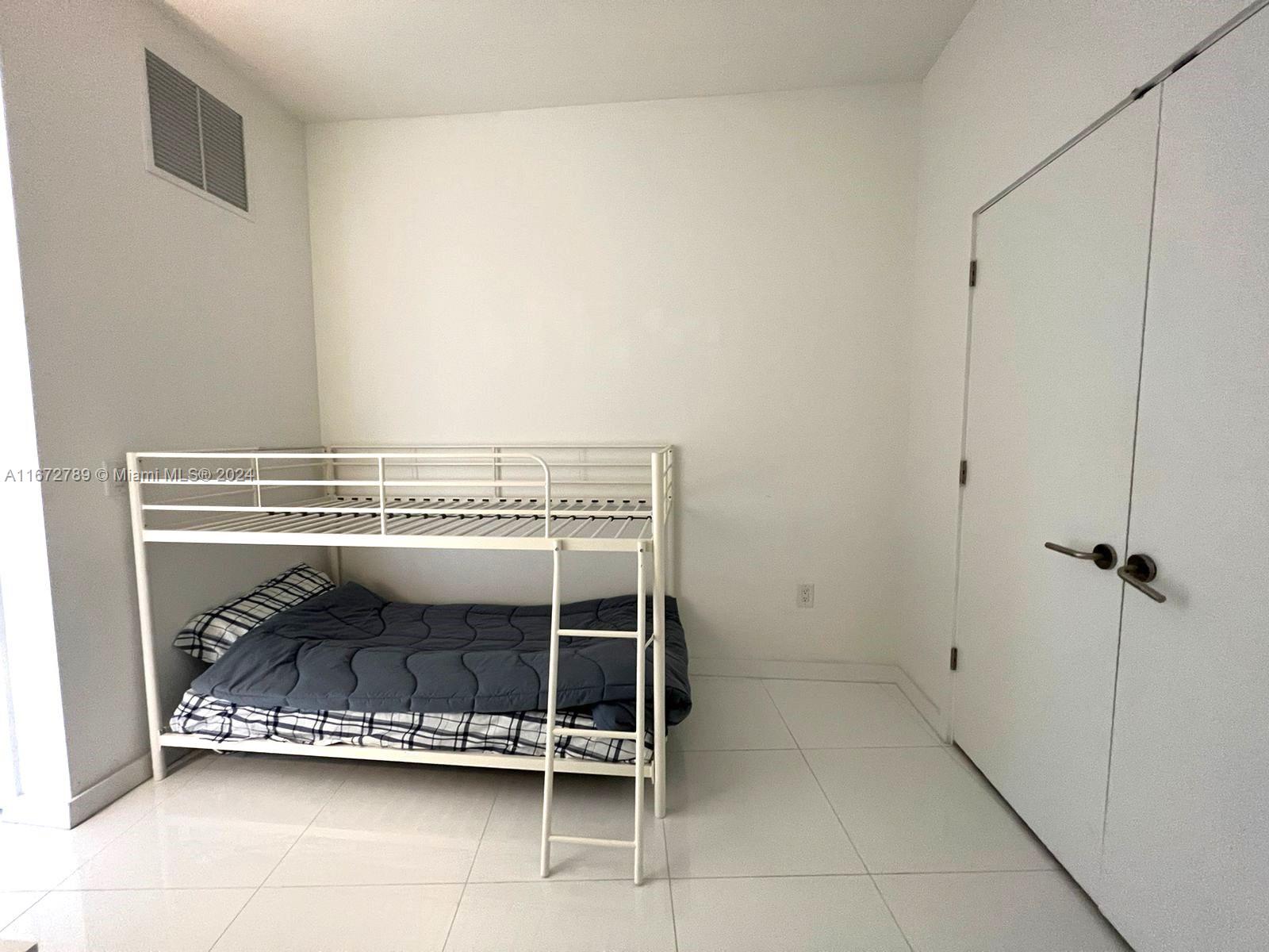 PARAMOUNT MIAMI WORLDCENT - Residential Lease