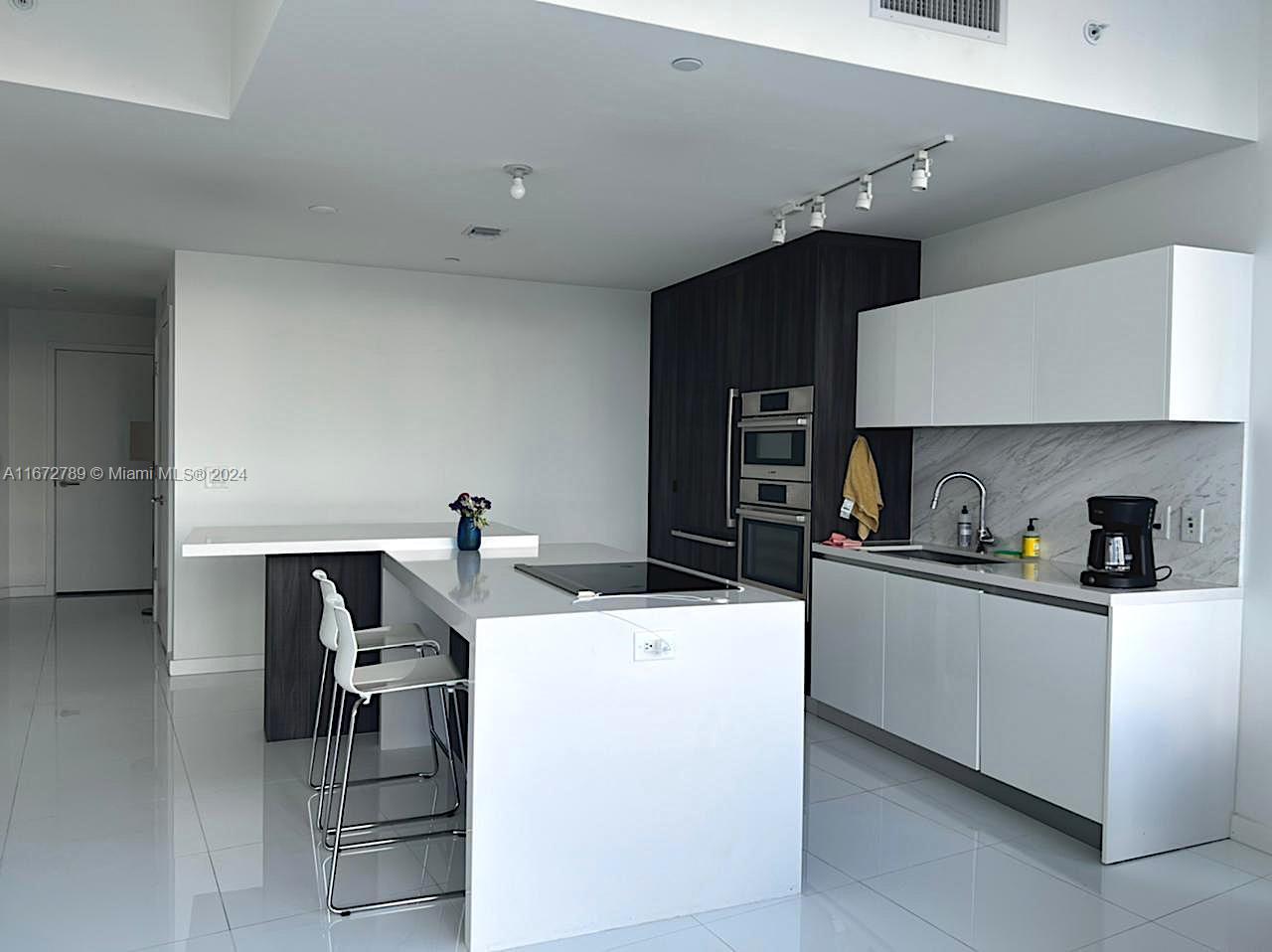 PARAMOUNT MIAMI WORLDCENT - Residential Lease