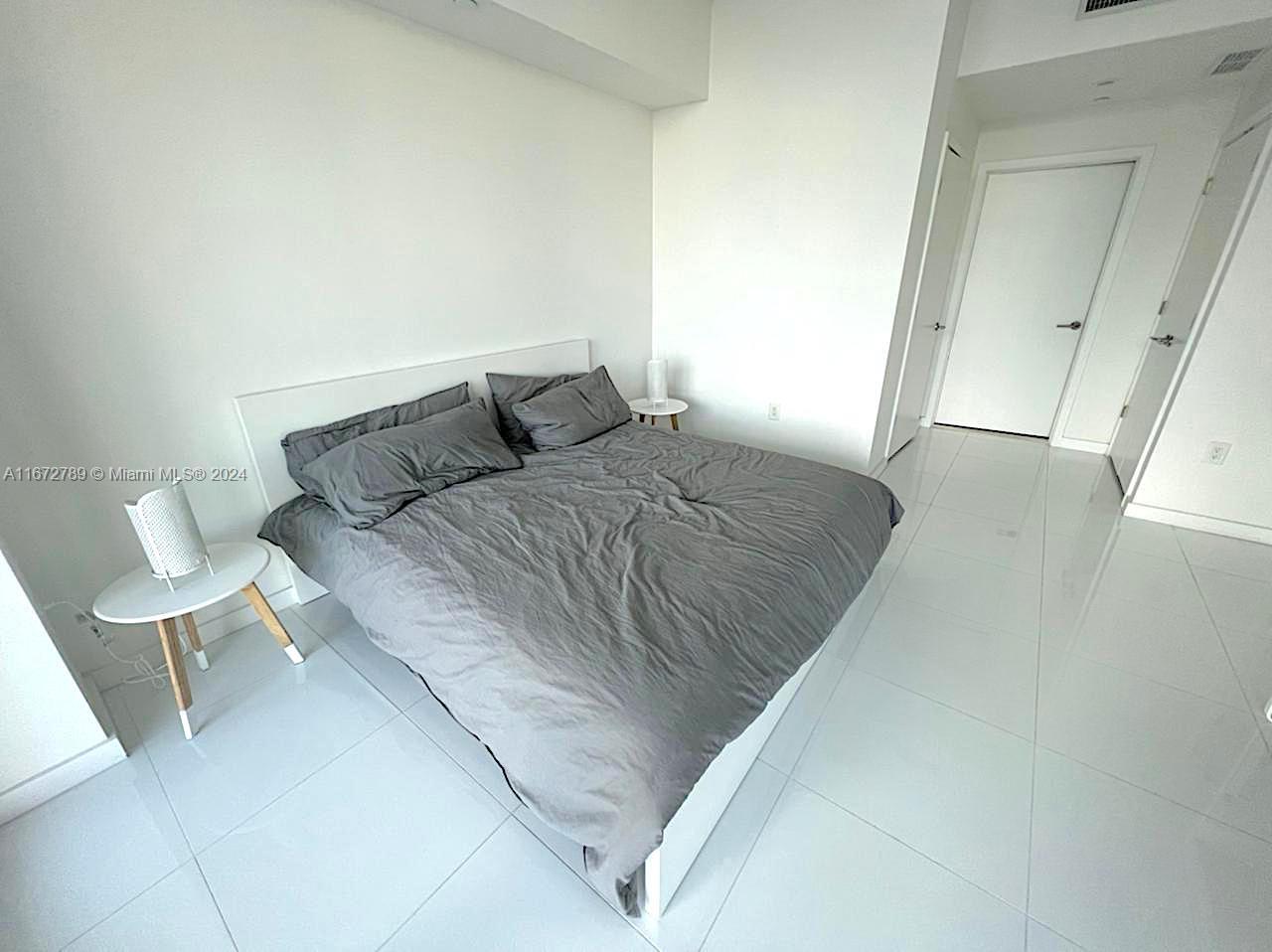 PARAMOUNT MIAMI WORLDCENT - Residential Lease