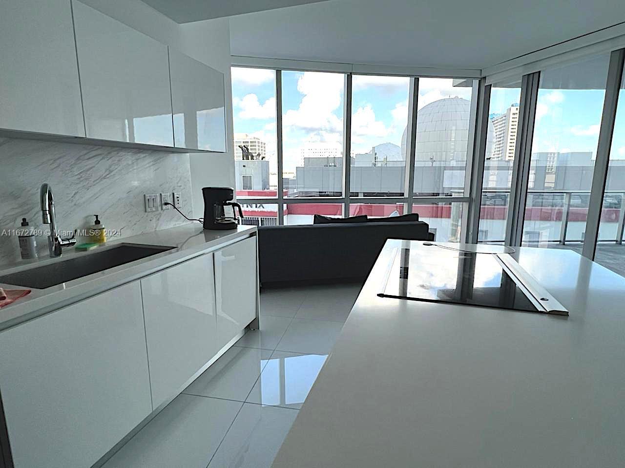 PARAMOUNT MIAMI WORLDCENT - Residential Lease