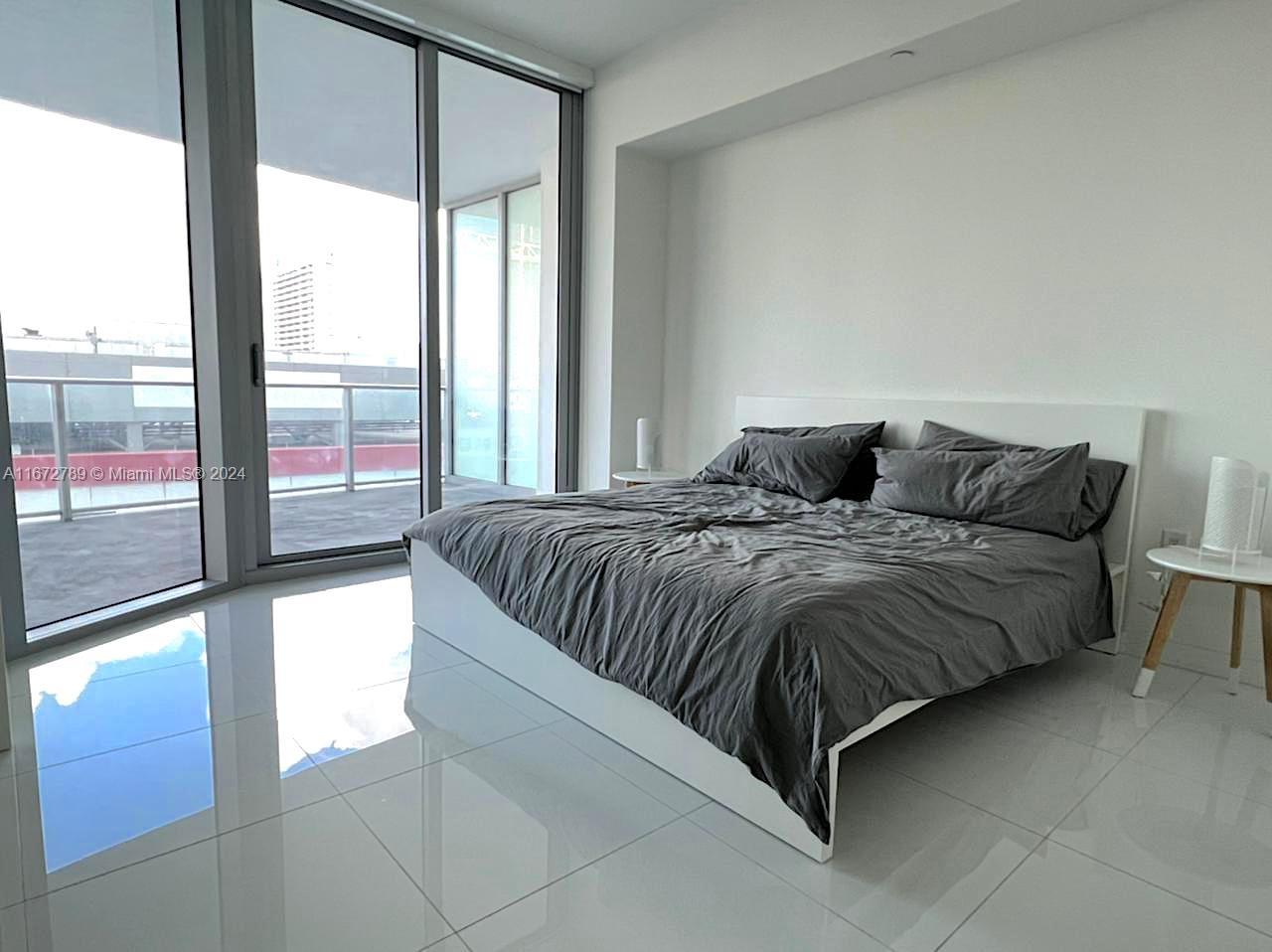 PARAMOUNT MIAMI WORLDCENT - Residential Lease