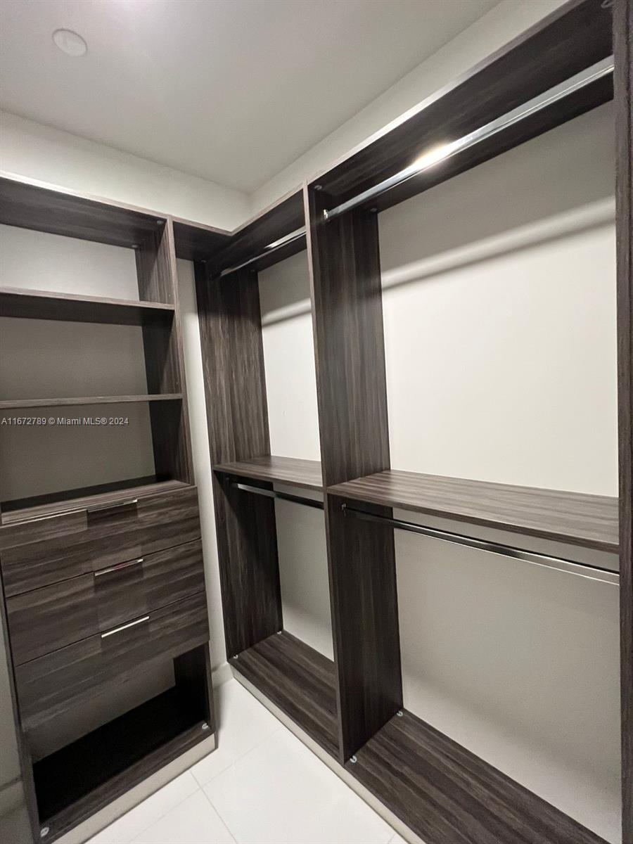 PARAMOUNT MIAMI WORLDCENT - Residential Lease