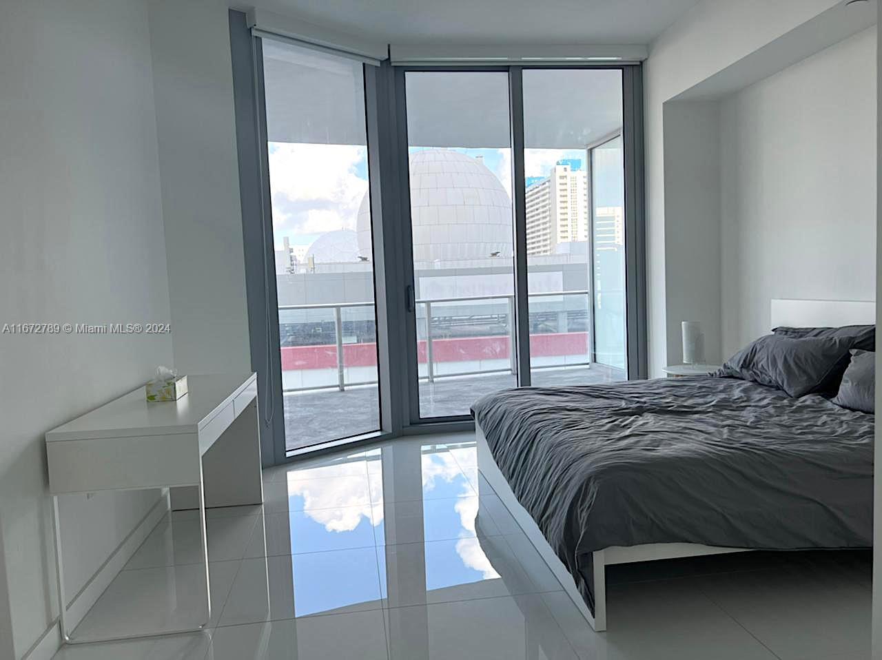 PARAMOUNT MIAMI WORLDCENT - Residential Lease
