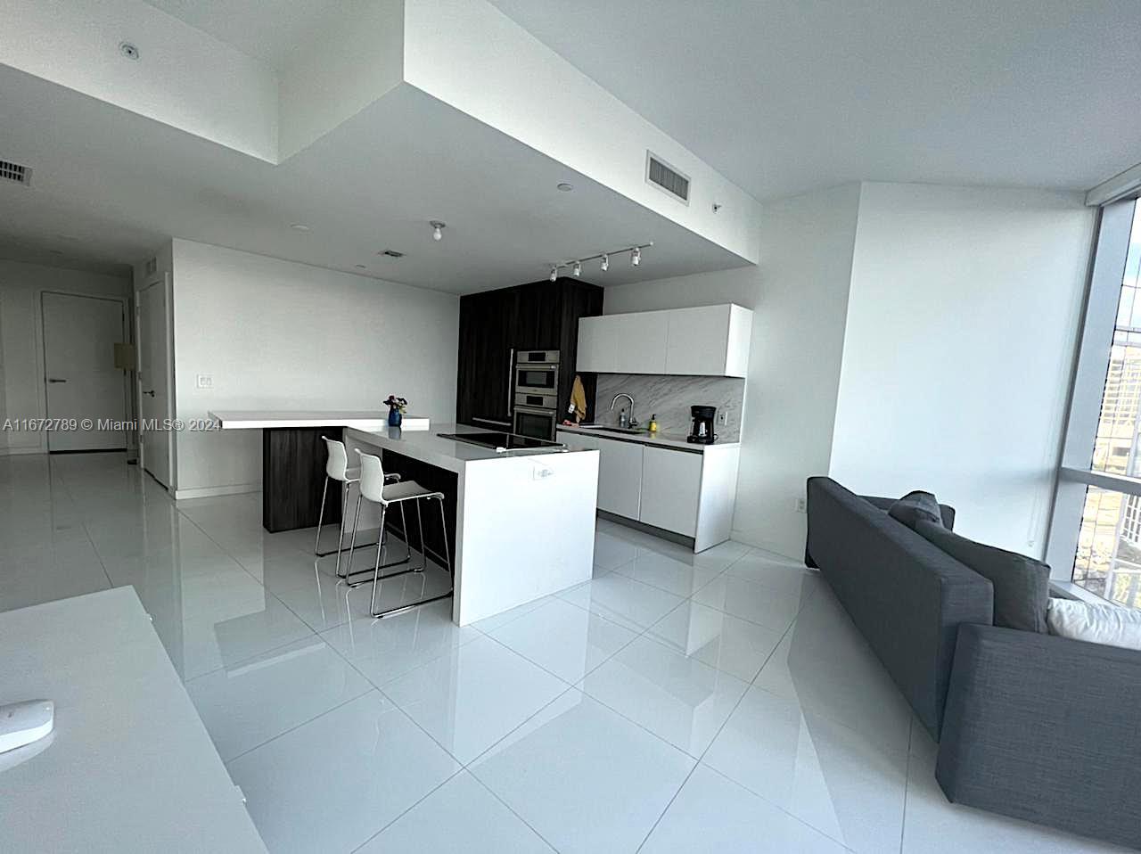PARAMOUNT MIAMI WORLDCENT - Residential Lease