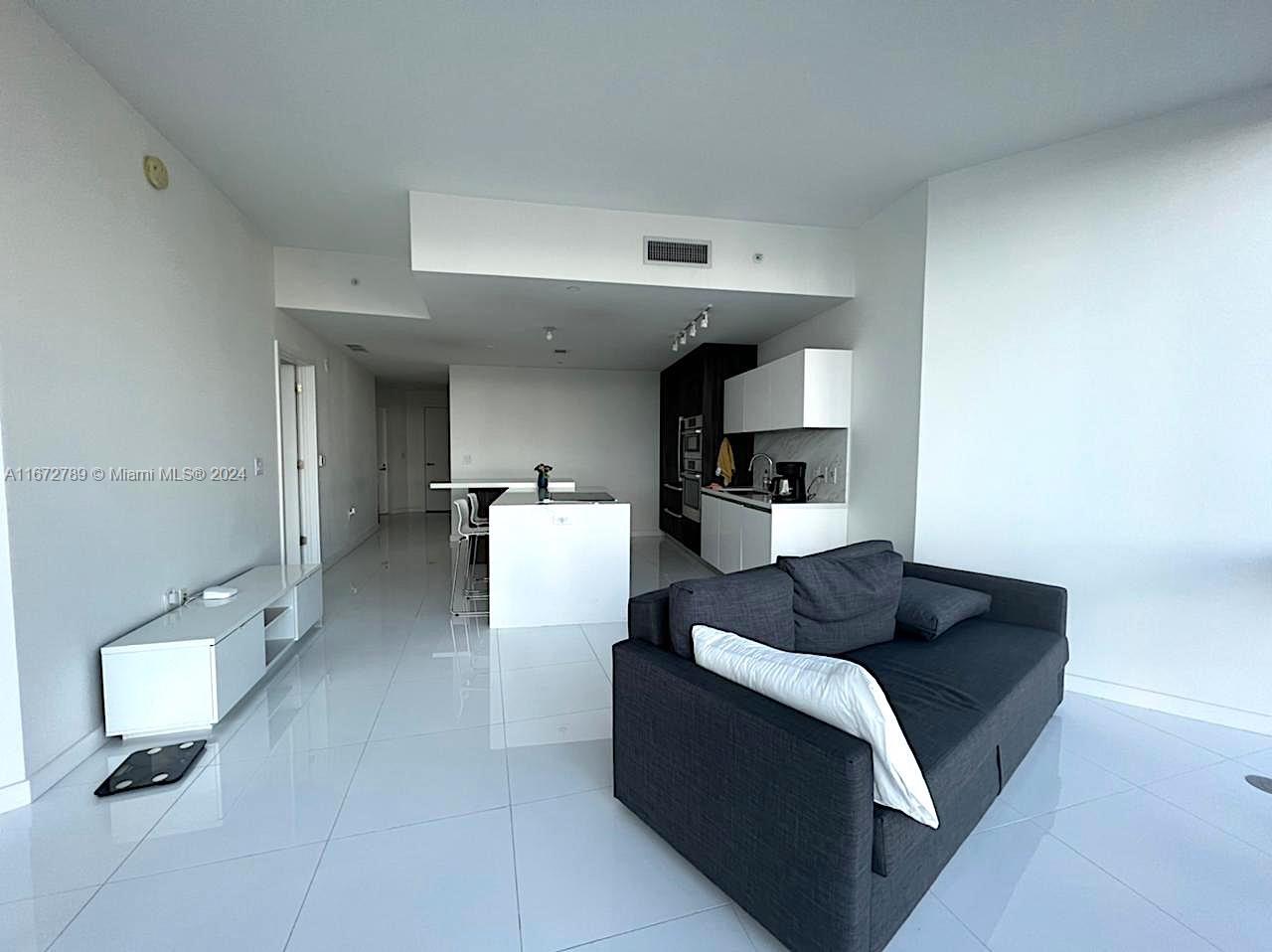 PARAMOUNT MIAMI WORLDCENT - Residential Lease