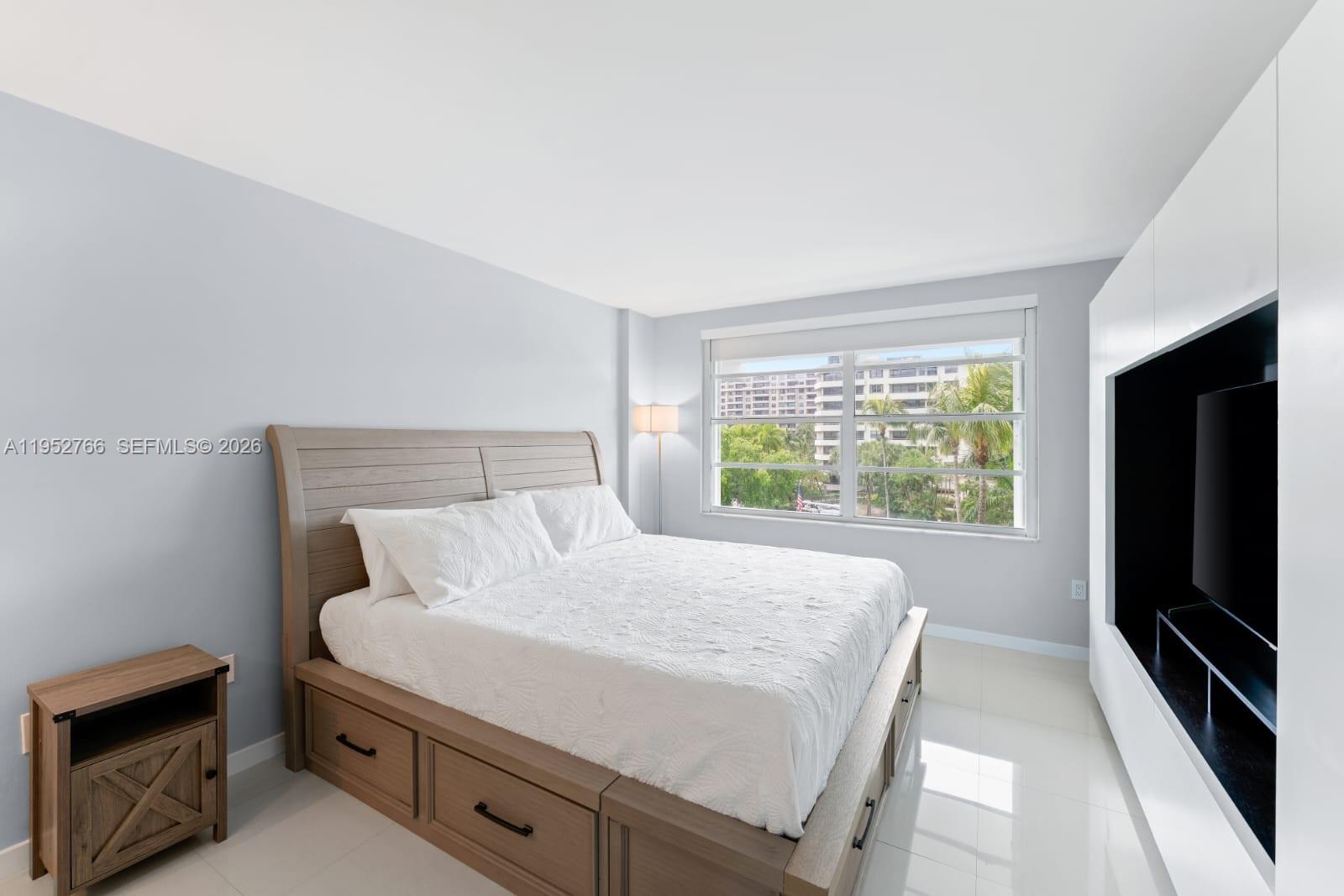 COMMODORE CLUB WEST CONDO - Residential