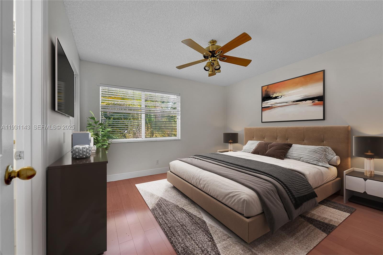 View photos, virtual tours, details... 1121 SW 44th Ave