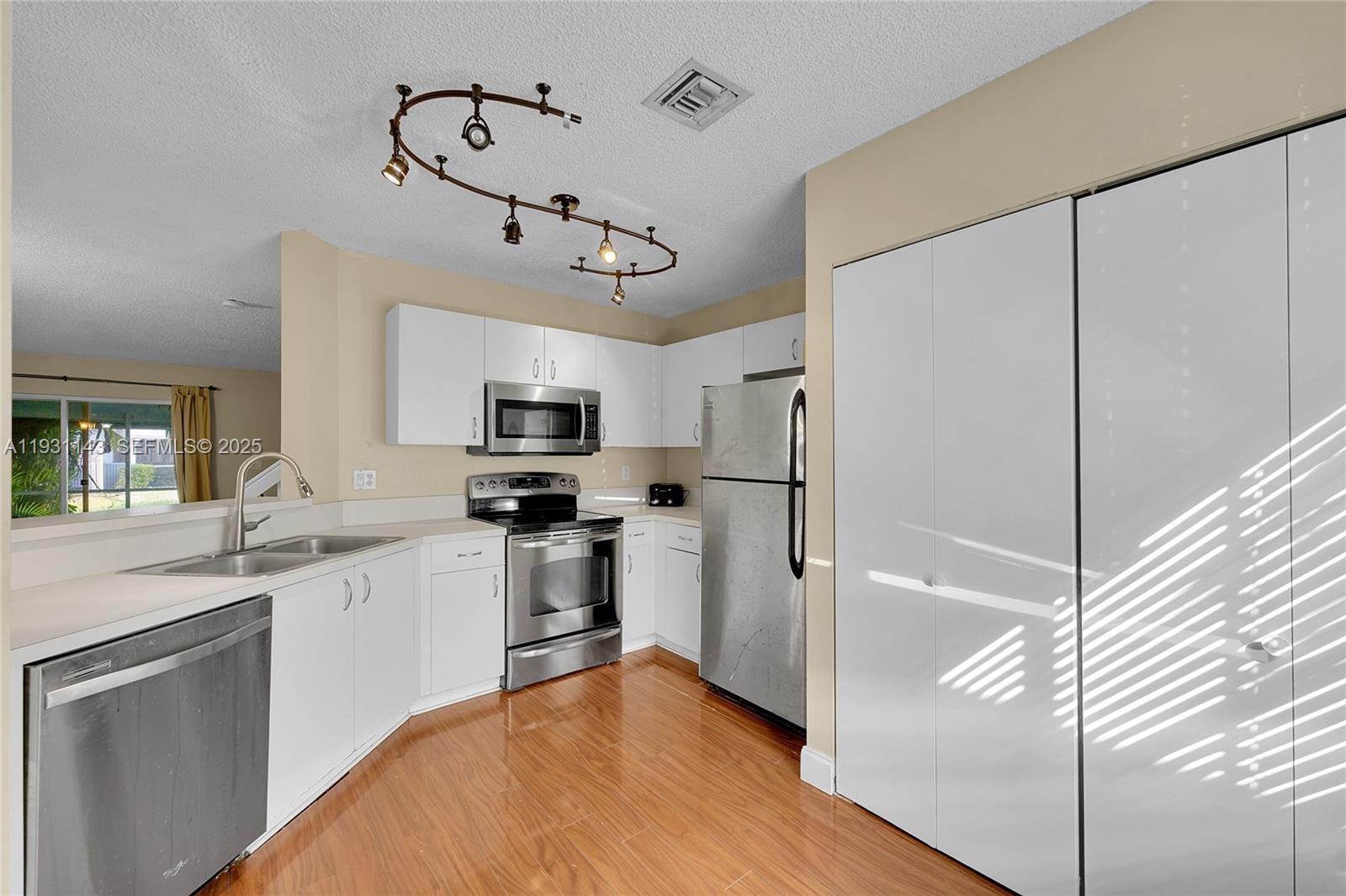 OLYMPIA & YORK RESIDENTIA - Residential