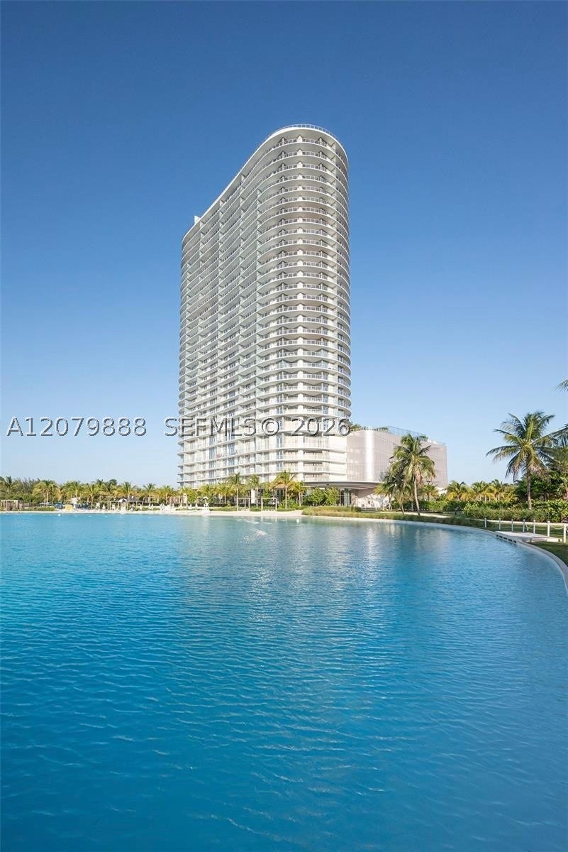 2411 Laguna Circle 810