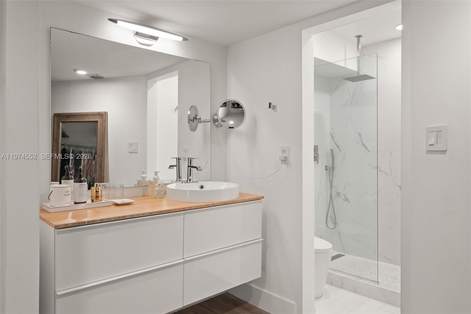 BISCAYA III CONDO - Land