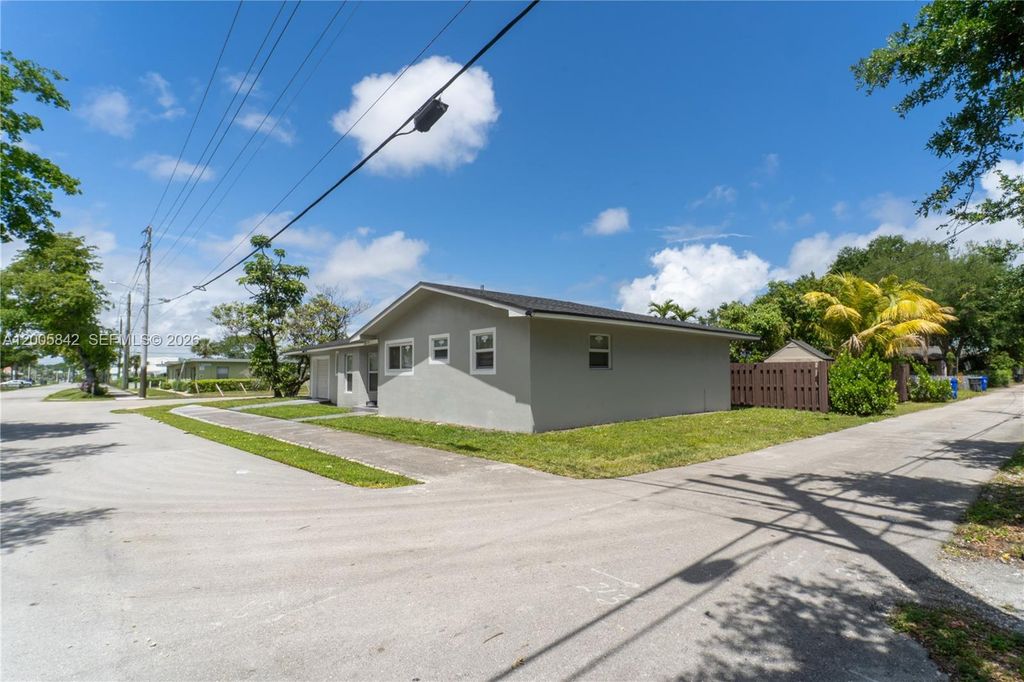 Photo of 2260 Charleston St, Hollywood, FL 33020 (MLS # A12005842)