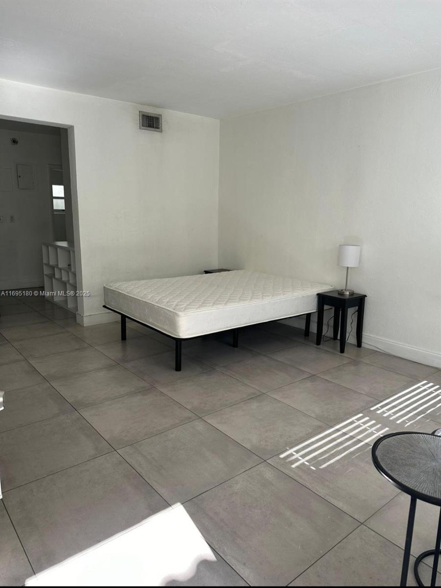 653 Michigan Ave 4