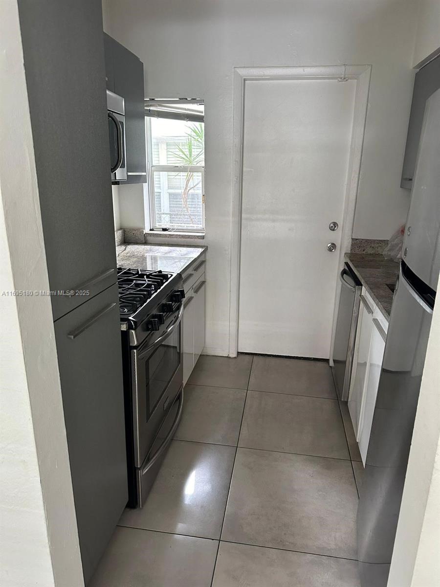 653 Michigan Ave 4