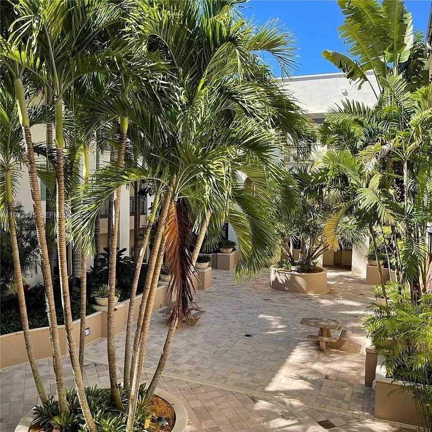 VILLA ALHAMBRA CONDO - Residential