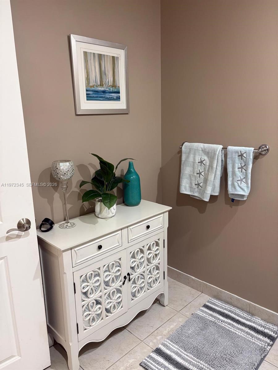 VILLA ALHAMBRA CONDO - Residential