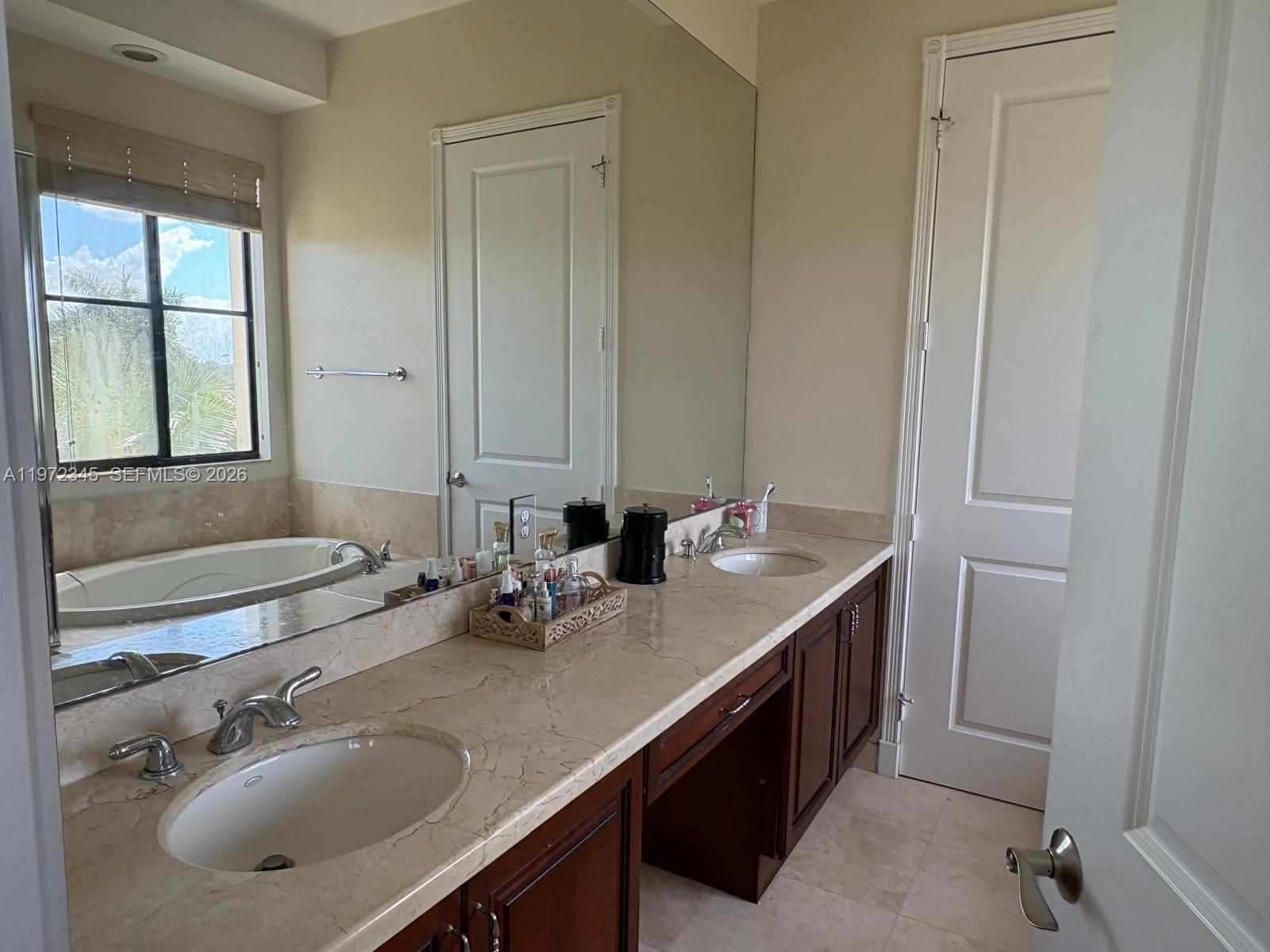 VILLA ALHAMBRA CONDO - Residential