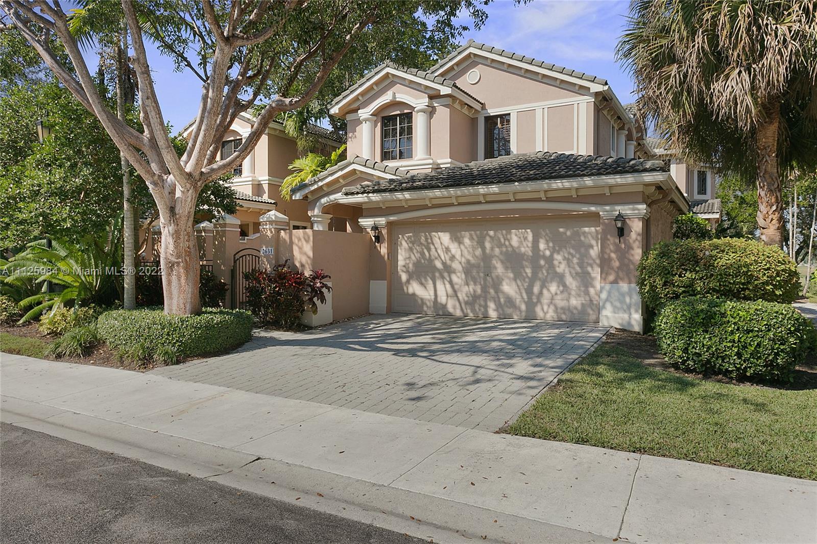 COURTSIDE AT WESTON HILLS - Residential