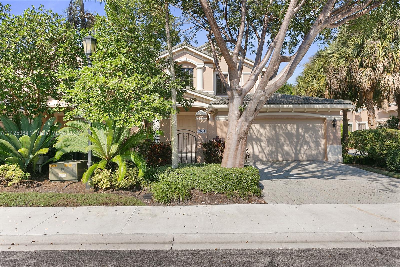 COURTSIDE AT WESTON HILLS - Residential