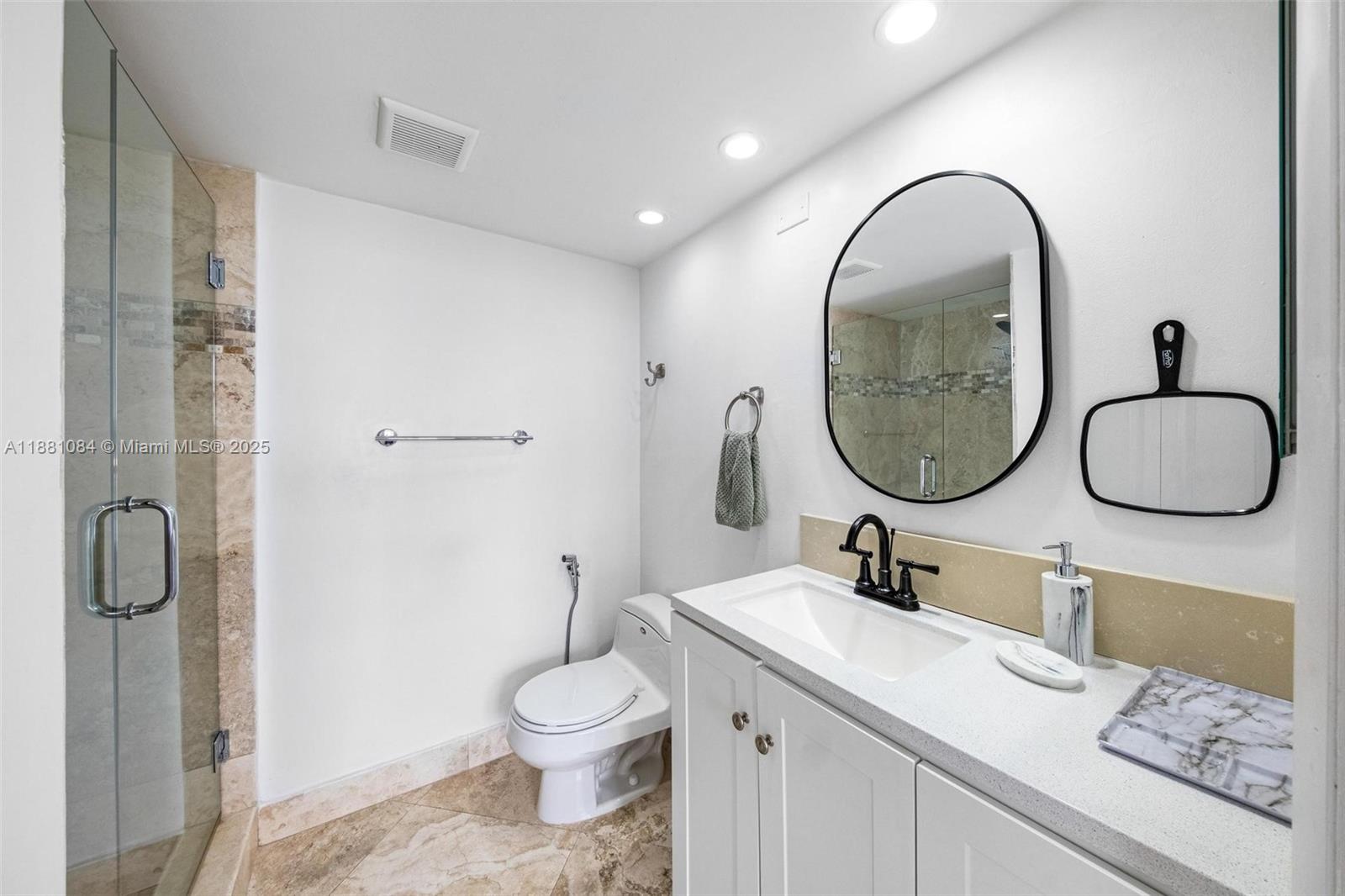 THE TOWERS OF QUAYSIDE CO - Residential