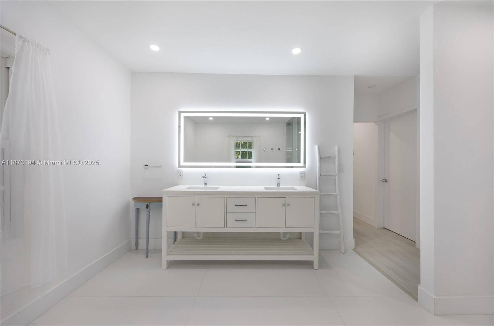 PARK MANOR - Residential