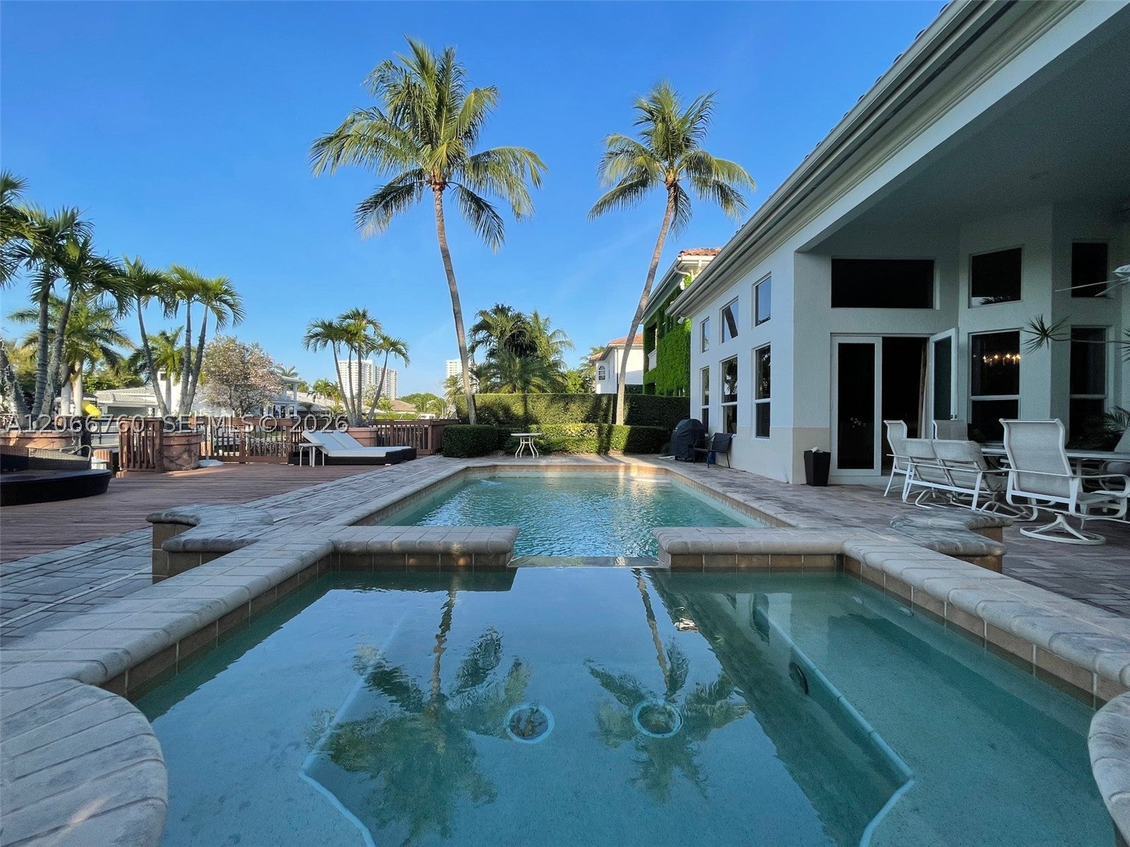 891 Captiva Dr - Image 1