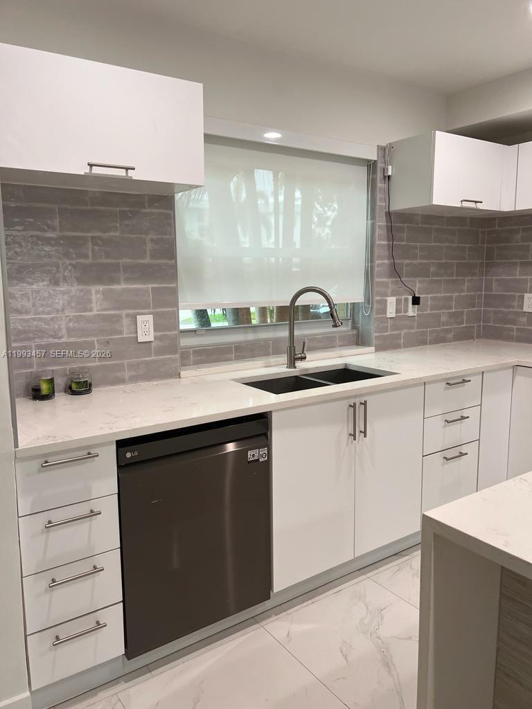 BEACH CLUB VILLAS CONDO - Residential